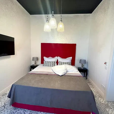 Regina Bed&wine Hotel *