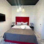 Regina Bed&wine 호텔 *